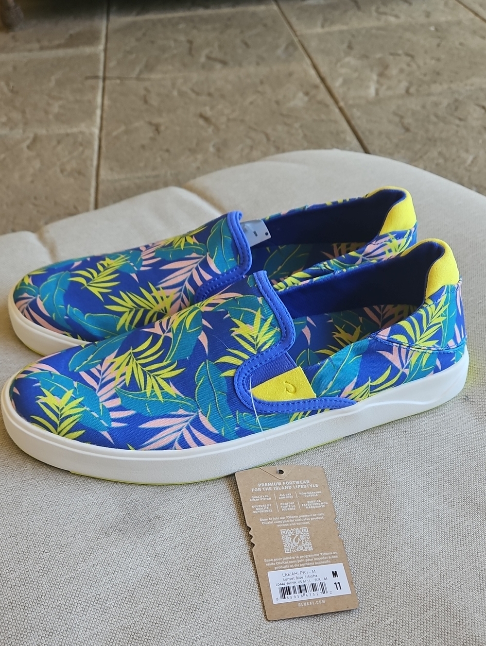 OluKai LAE'AHI PA'I Slip-on Sneaker In Sunset Blue Aloha Print Men's 11